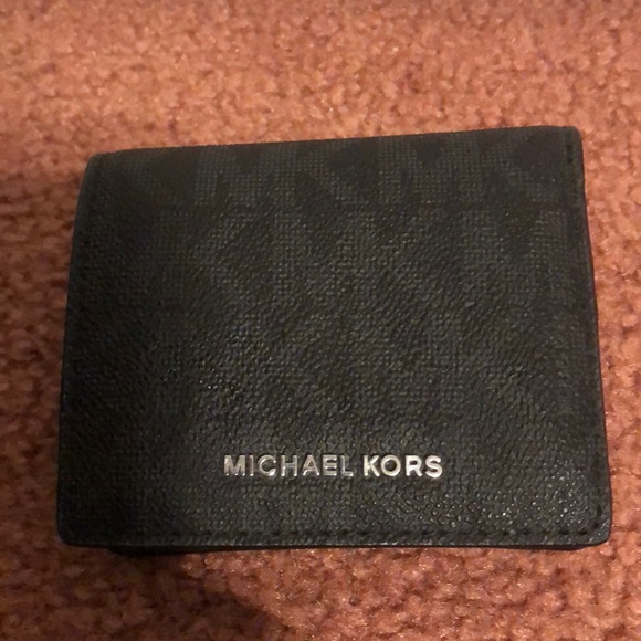 Michael Kors Handbags - 🎉HP🎉Michael Kors Wallet
